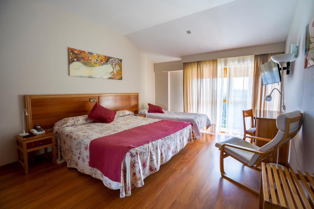 Hotel Los Barruecos By Croma Malpartida de Caceres Ngoại thất bức ảnh
