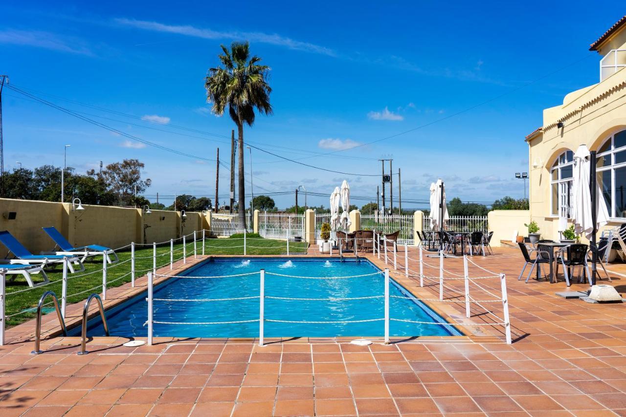 Hotel Los Barruecos By Croma Malpartida de Caceres Ngoại thất bức ảnh