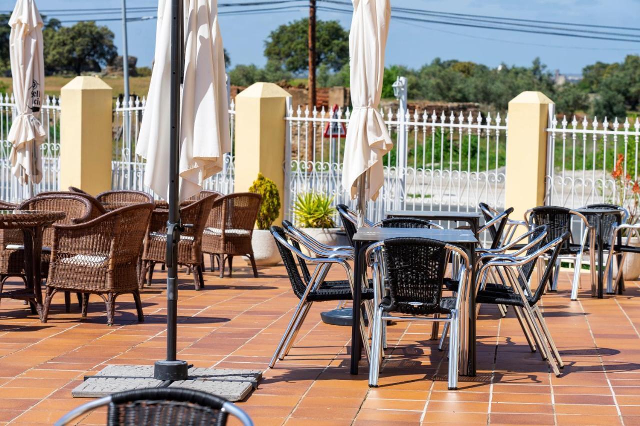 Hotel Los Barruecos By Croma Malpartida de Caceres Ngoại thất bức ảnh
