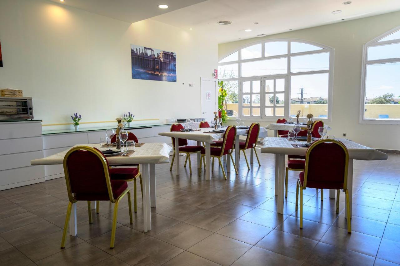 Hotel Los Barruecos By Croma Malpartida de Caceres Ngoại thất bức ảnh