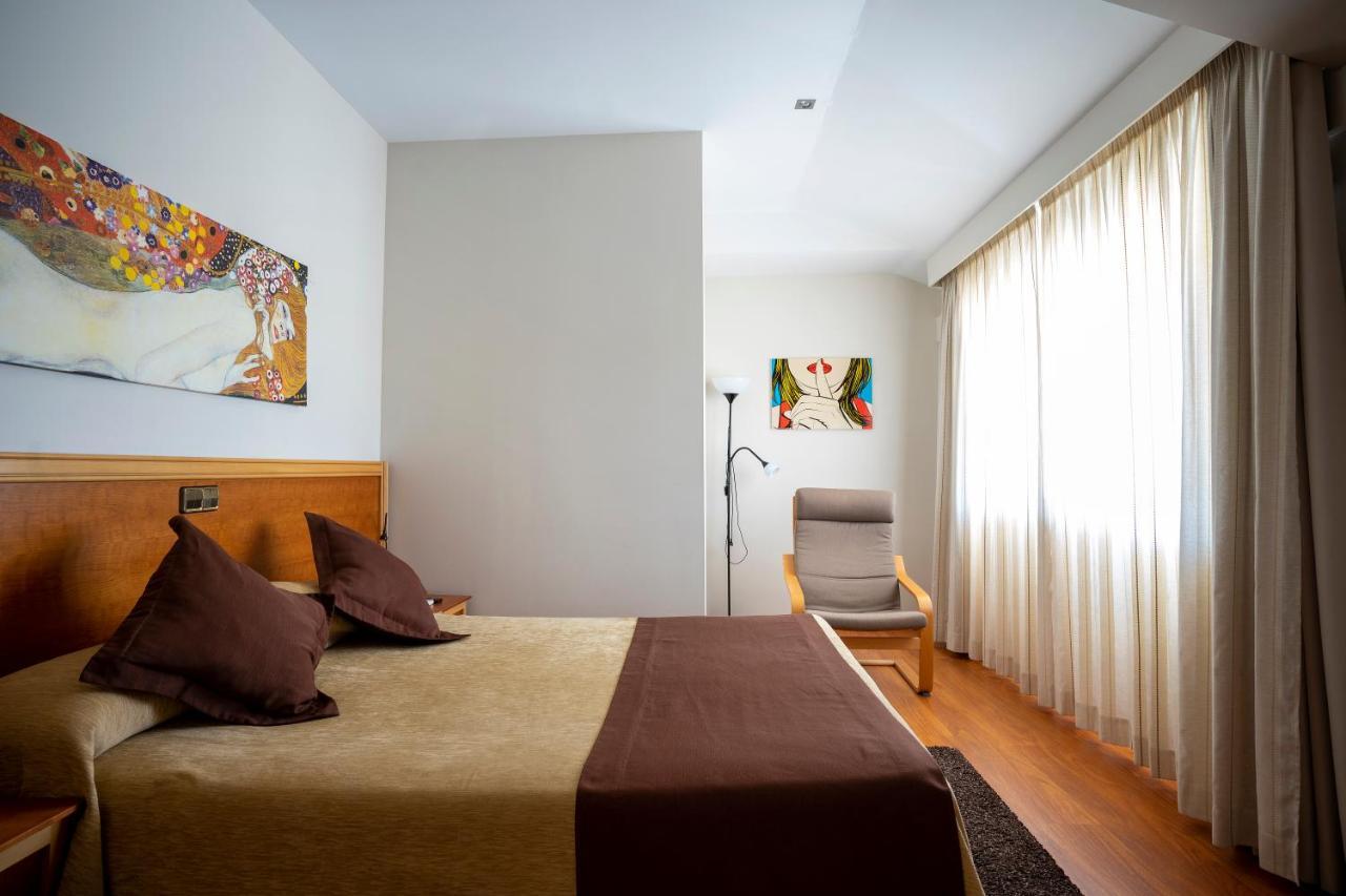 Hotel Los Barruecos By Croma Malpartida de Caceres Ngoại thất bức ảnh