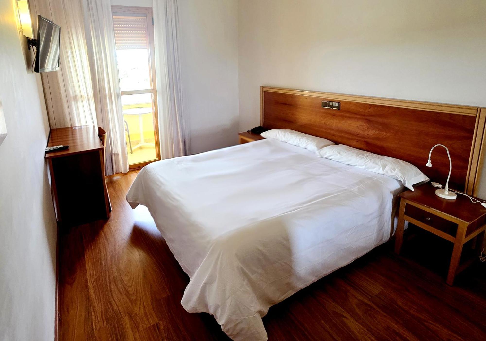 Hotel Los Barruecos By Croma Malpartida de Caceres Ngoại thất bức ảnh