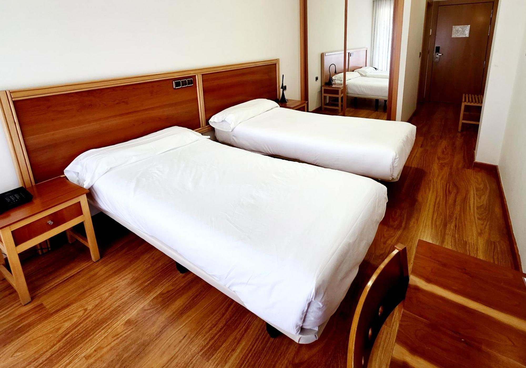 Hotel Los Barruecos By Croma Malpartida de Caceres Ngoại thất bức ảnh
