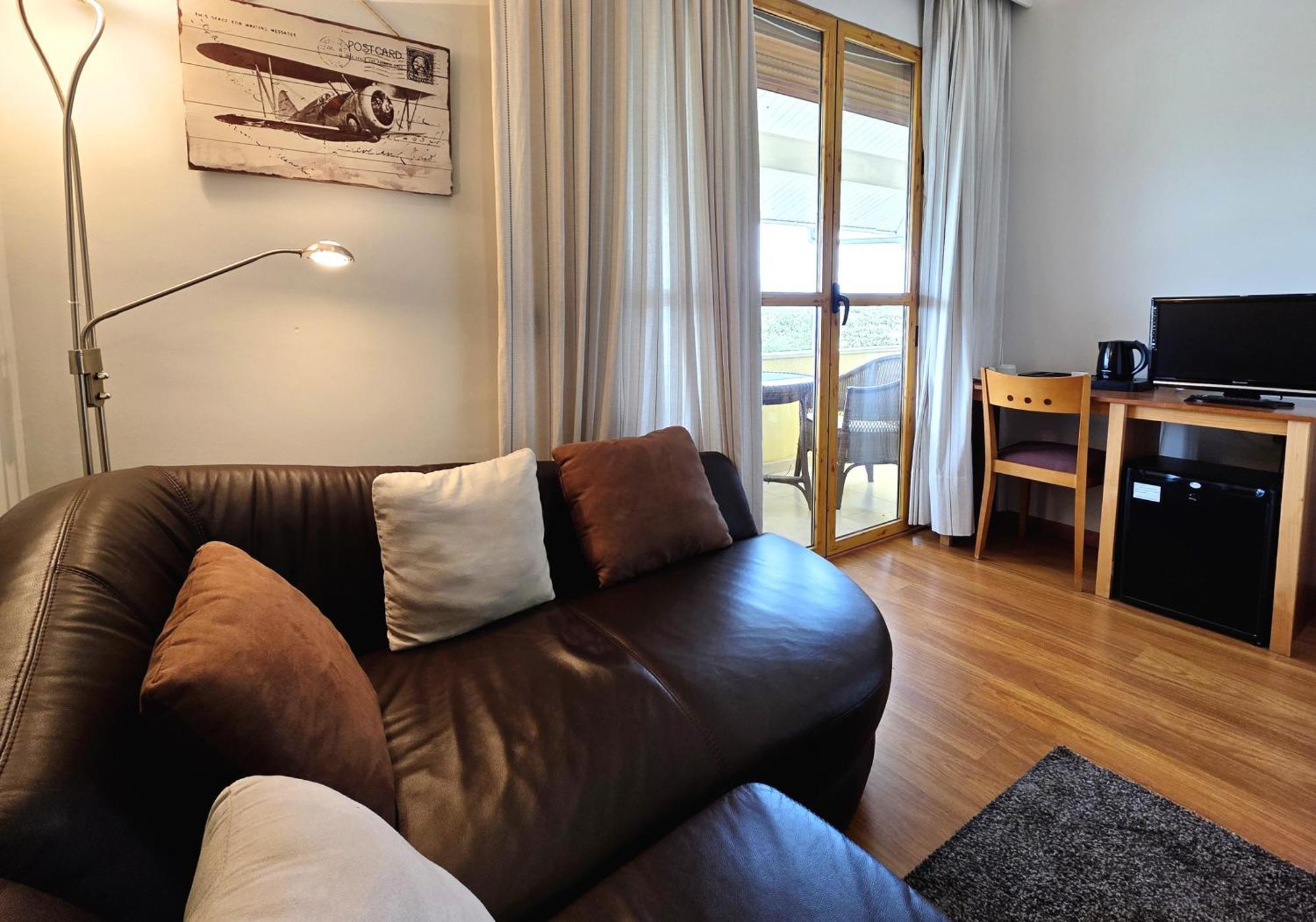 Hotel Los Barruecos By Croma Malpartida de Caceres Ngoại thất bức ảnh