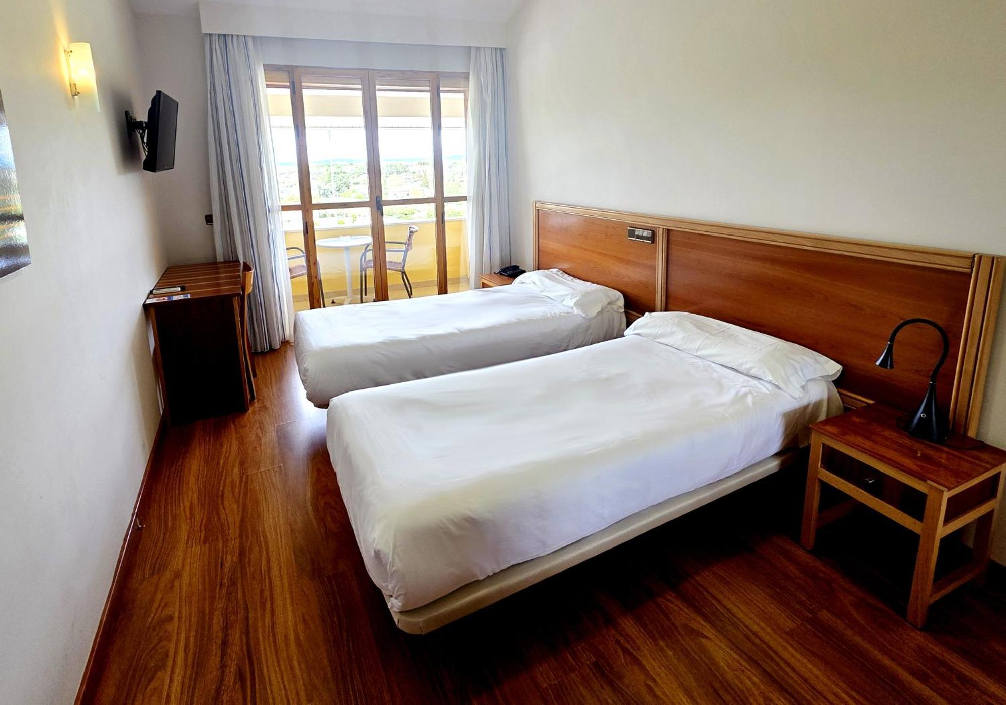 Hotel Los Barruecos By Croma Malpartida de Caceres Ngoại thất bức ảnh