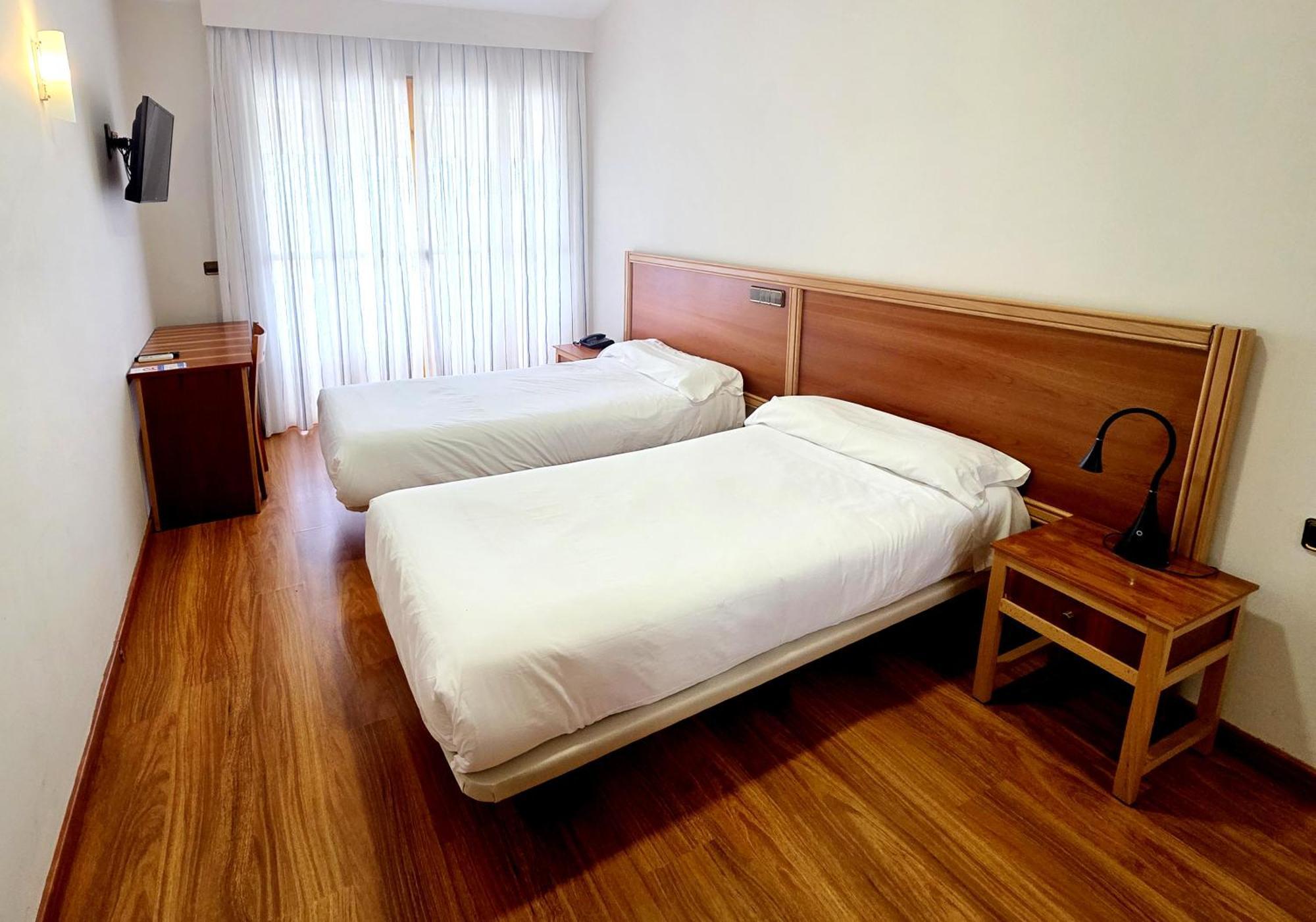 Hotel Los Barruecos By Croma Malpartida de Caceres Ngoại thất bức ảnh