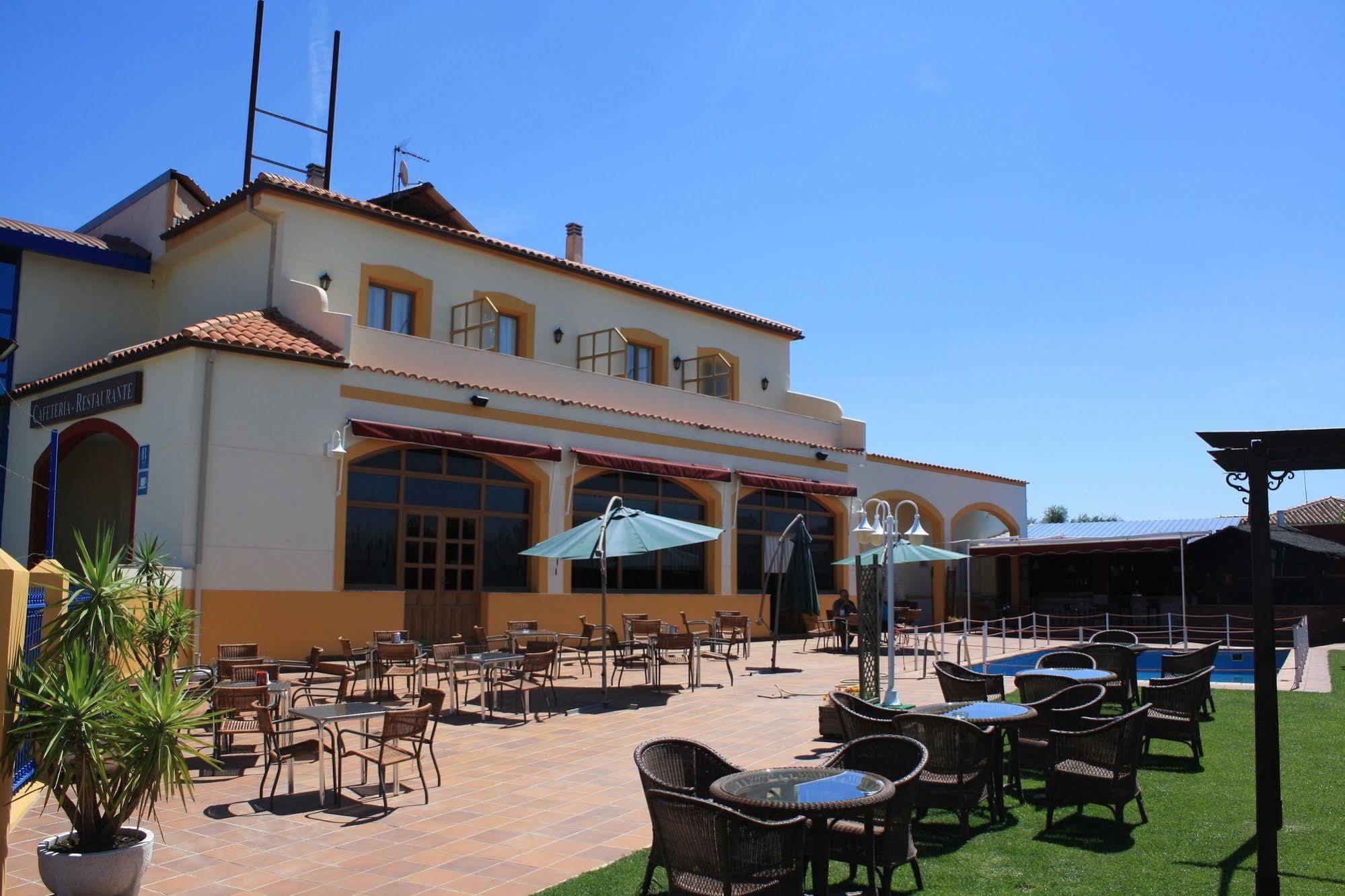 Hotel Los Barruecos By Croma Malpartida de Caceres Ngoại thất bức ảnh