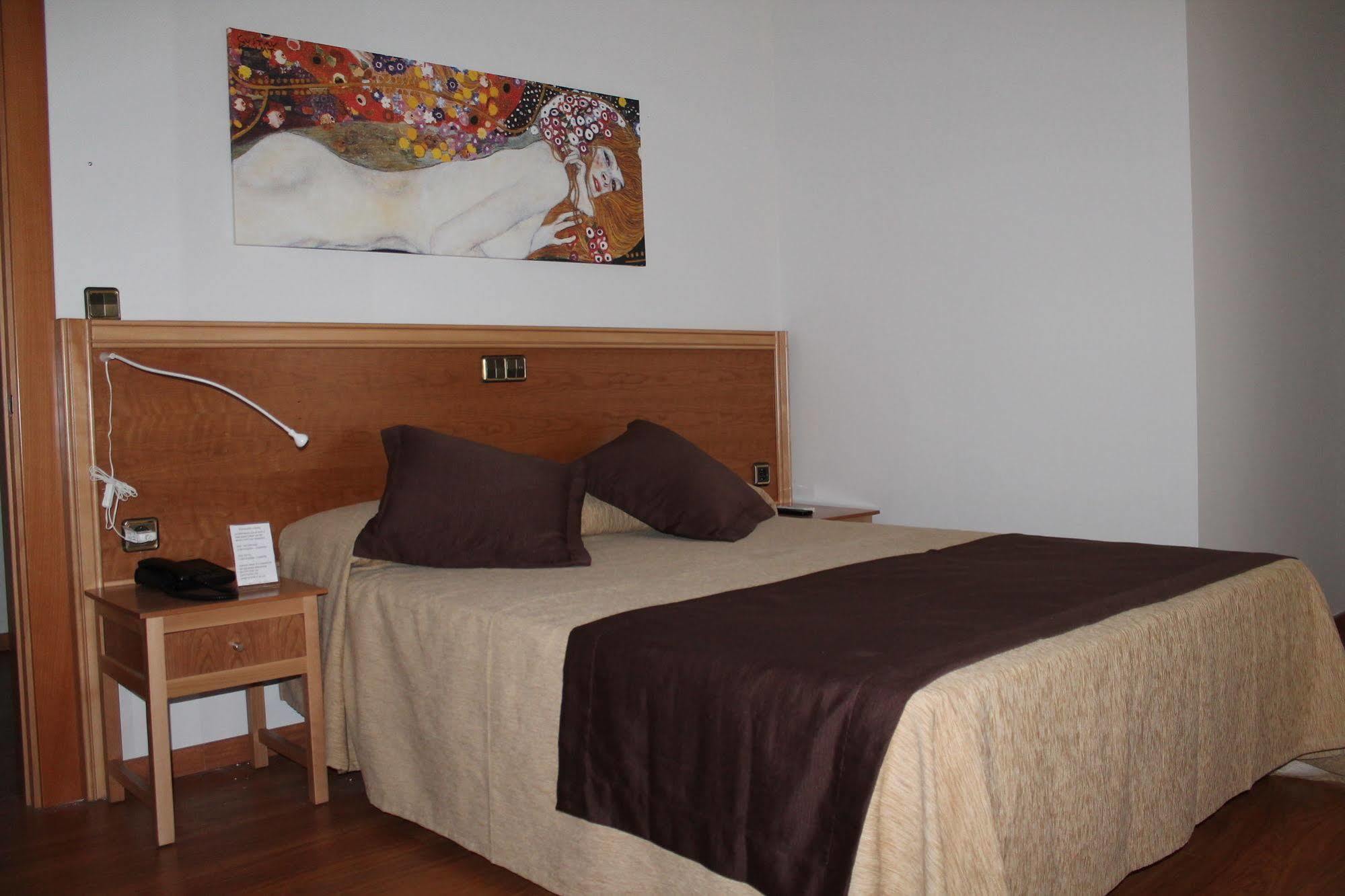 Hotel Los Barruecos By Croma Malpartida de Caceres Ngoại thất bức ảnh