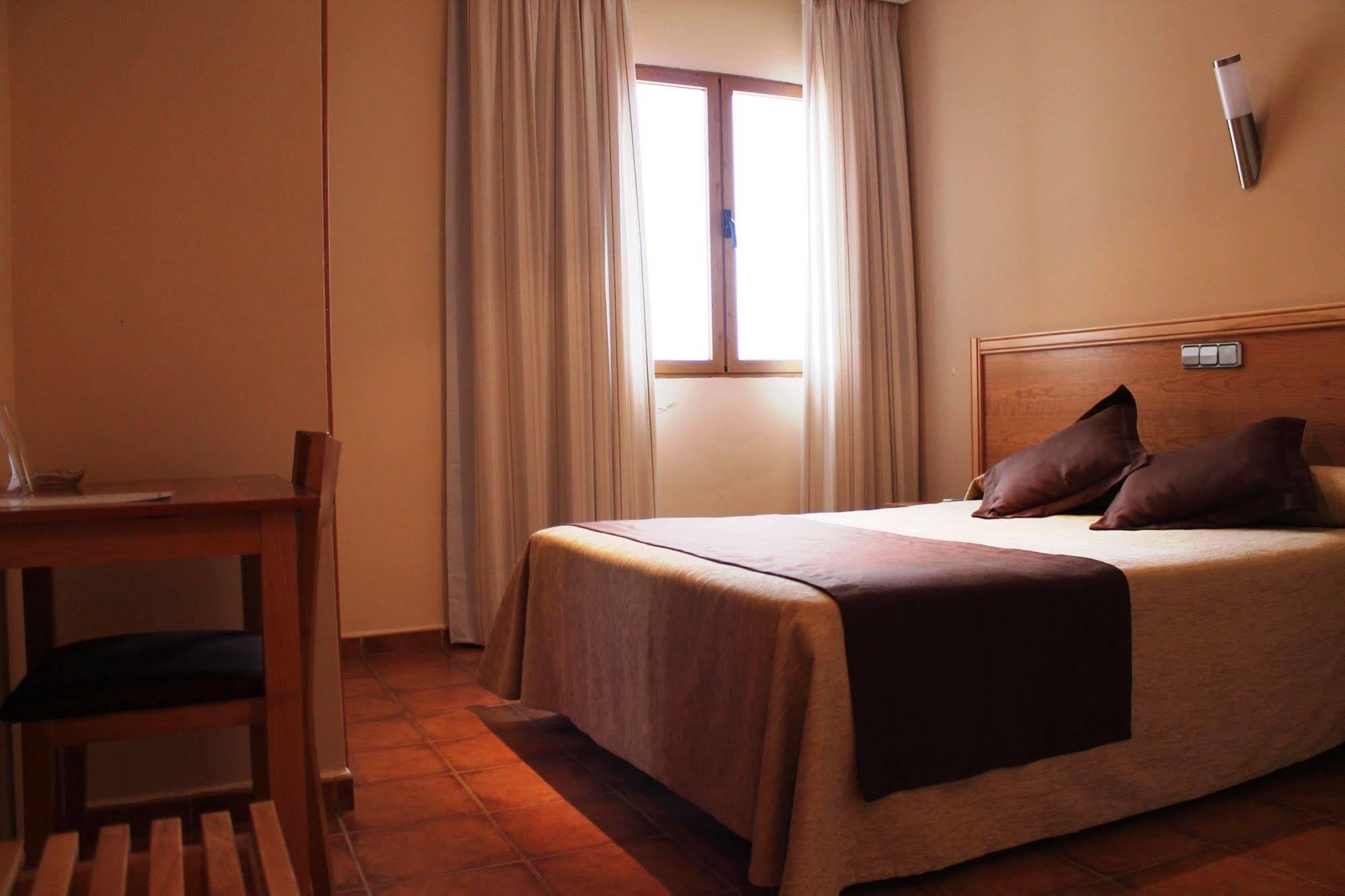 Hotel Los Barruecos By Croma Malpartida de Caceres Ngoại thất bức ảnh